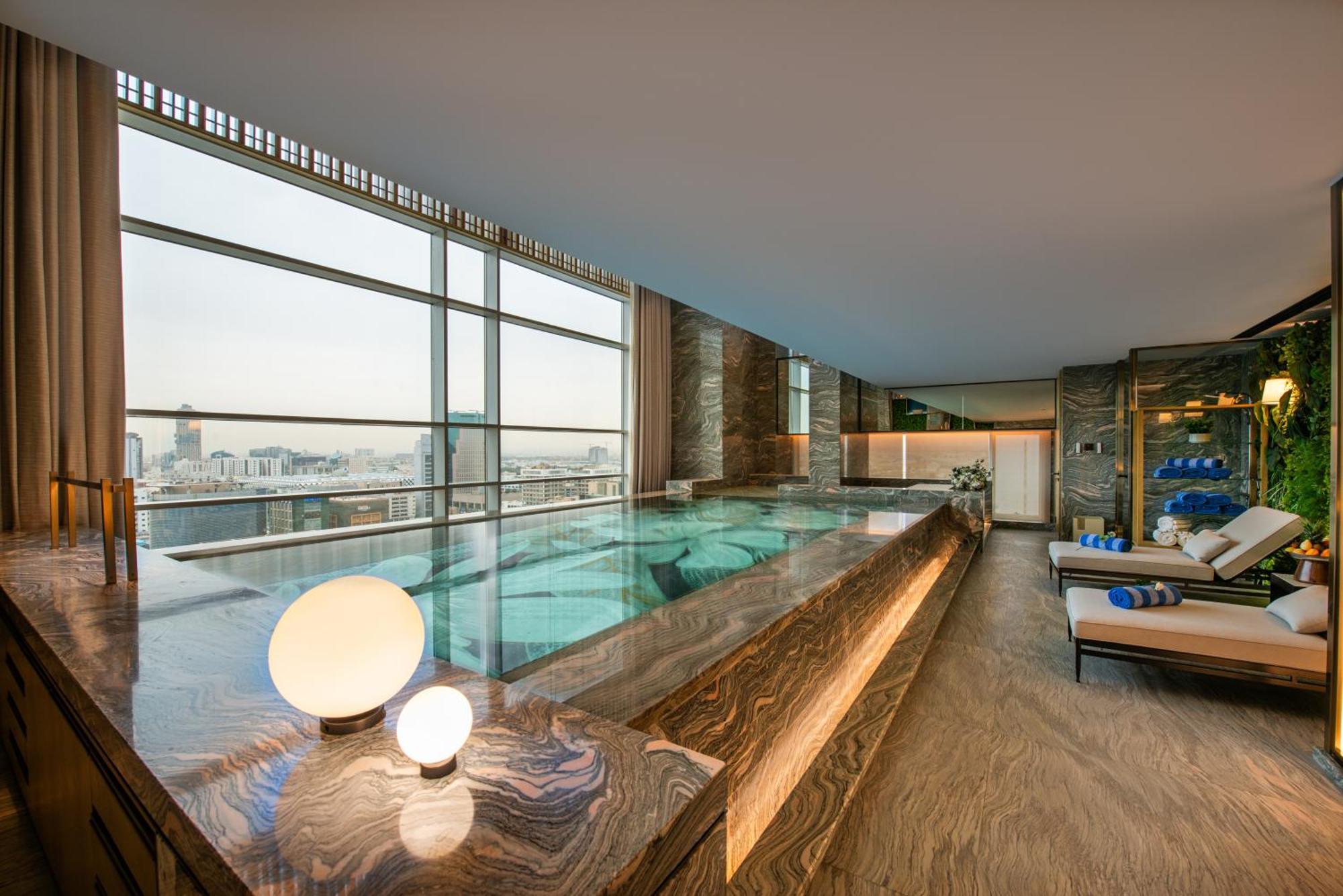 Narcissus The Royal Hotel ริยาดห์ ภายนอก รูปภาพ The pool at the 39th floor